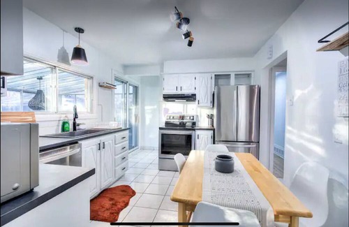 Candiac House | Style & confort by Montreal -New - 3 BR Bungalow