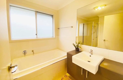 Kellyville House | Kellyville 5Br-Closed to Shops, Parks and School