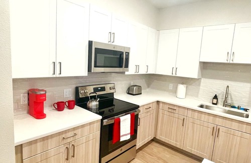 Nor Este Apartment | 1br/1bath - Corner Luxury Apartment. 7 min from Balloon Fiesta Park. Views! n