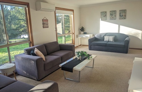 Yass House | Yass farmstay (house)