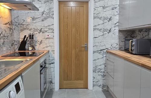 Newcastle-upon-Tyne Apartment | BRAND NEW|Free WiFi & Parking|5 Min to city centre
