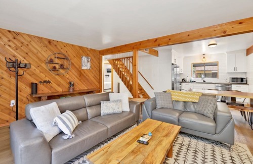 Sugarloaf Cabin | Sugar Bear Pines- Modern Relaxing Family Retreat w/Hot Tub