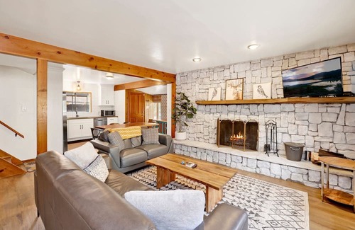 Sugarloaf Cabin | Sugar Bear Pines- Modern Relaxing Family Retreat w/Hot Tub