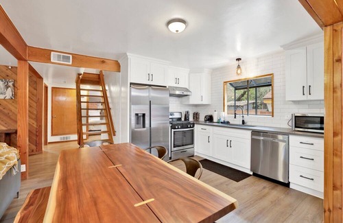Sugarloaf Cabin | Sugar Bear Pines- Modern Relaxing Family Retreat w/Hot Tub