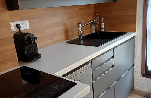 La Faviere Apartment | Apartment 'La Favière Proche De La Plage' with Private Terrace, Wi-Fi and Air Conditioning