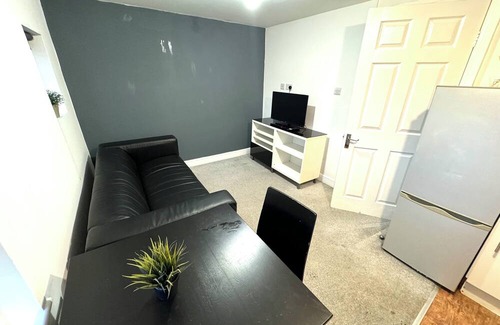 Hammersmith and Fulham Apartment | Cosy 1-bed flat in Fulham near Chelsea Stadium!