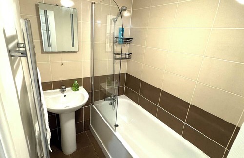Hammersmith and Fulham Apartment | Cosy 1-bed flat in Fulham near Chelsea Stadium!