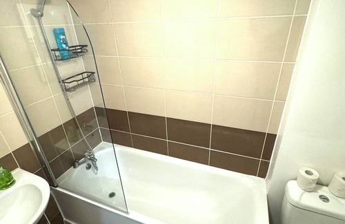 Hammersmith and Fulham Apartment | Cosy 1-bed flat in Fulham near Chelsea Stadium!