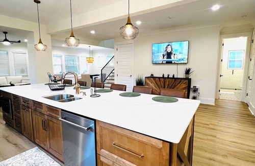 Norwood House | Spacious custom designed bungalow with 6 bedrooms & wifi in enjoyable Birmingham