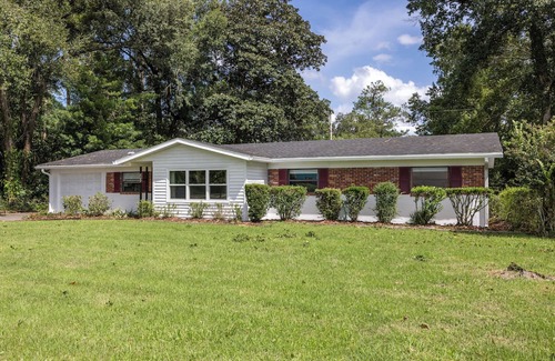 Gainesville House | UF 4min away! Gameroom-Funyard-Discgolf-Firetable