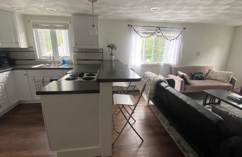 Beverly House | Cozy 1 Bed/1 Bath Near Salem