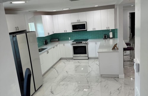 Lake Worth Corridor House | Fabulous 5-bedroom house in Lake Worth Beach next to lake fishing