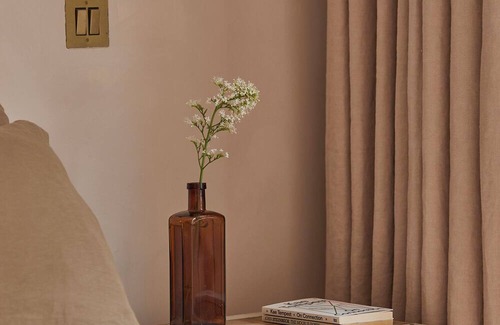 Ballycastle Apartment | Yarn - Arlo Luxury King Suite