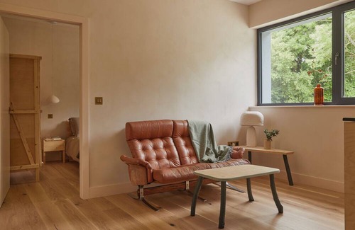 Ballycastle Apartment | Yarn - Arlo Luxury King Suite