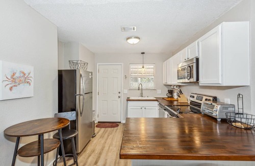 Ono Island House | New Listing!| Close to Beaches, Gulf Islands National Seashore, Boat Launch & Restaurants| Dogs OK