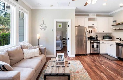 Santa Rosa House | Guesthouse in Santa Rosa