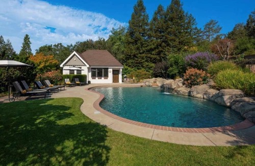 Santa Rosa House | Guesthouse in Santa Rosa