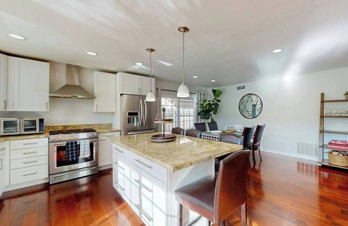 Thousand Oaks House | 3BR Mountain View Home with Pool, Spa, & Patio