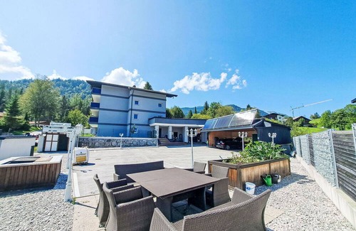 Steinberg am Rofan Apartment | Beautiful apartment for 10 guests with WIFI, hot tub, TV, patio, pets allowed and parking