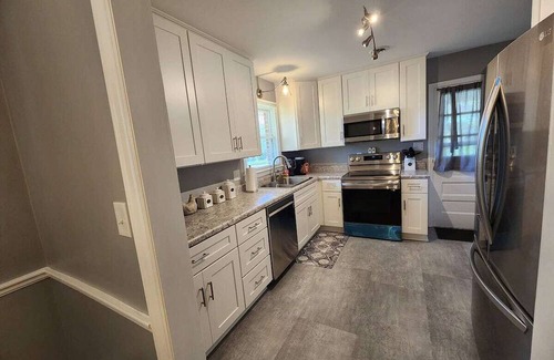 Roanoke House | Charming 3-bedroom house with AC, WiFi in lovely Roanoke Pets allowed