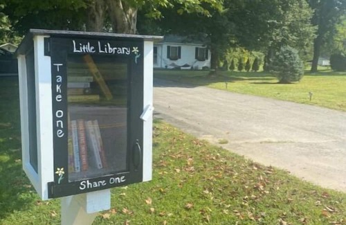 Drewsville House | Cozy private studio -full kitchen and bathnn