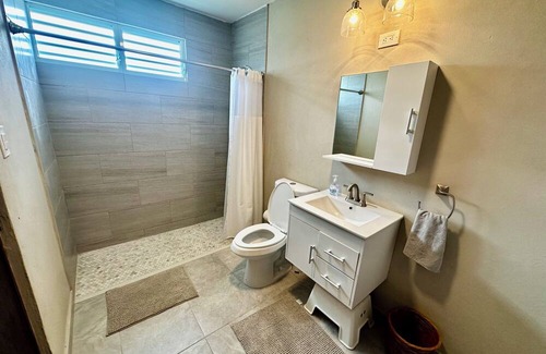 Media Luna House | Casa playero house near various beaches