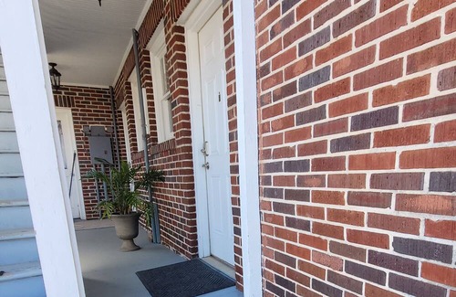Greer Apartment | Southern charmer in Greer nhistoric district, walk to downtown