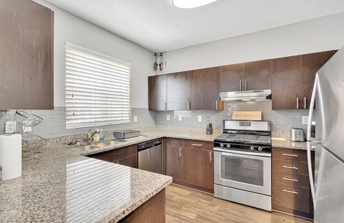 Cumberland Apartment | Cozy 2-bedroom stay! Walking distance to Braves Stadium.