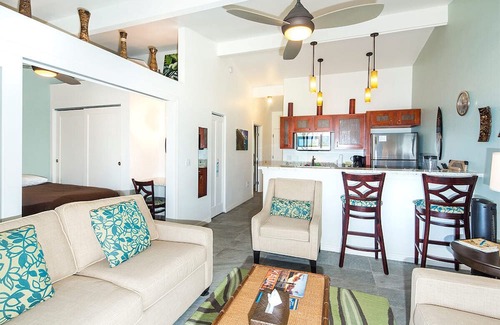 Wailua Condo | Pacific+Pool+Palms! Luxe w/Chic Kitchen, Lanai, Den, WiFi–Kauai Kailani K303