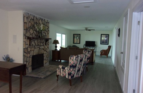 Theodore House | Shekinah Properties Charming 3-bedroom house with WiFi, in Coden on Mobile Bay