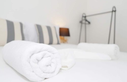 Lea Bridge Apartment | Spacious elegant apartment