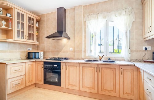 Arboleas House | Spend an unforgettable holiday in this beautiful holiday home with pool and great panoramic views.