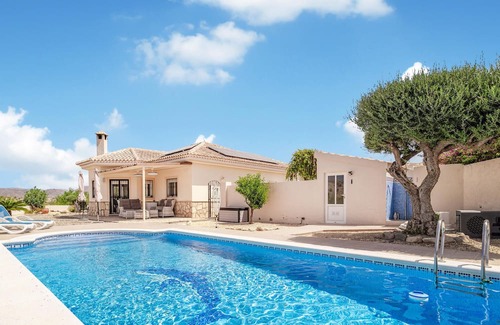 Arboleas House | Spend an unforgettable holiday in this beautiful holiday home with pool and great panoramic views.