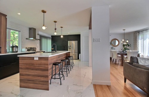 Saint-Augustin-de-Desmaures House | Maison Familiale de Style Moderne, Située à Saint-augustin-de-desmaures