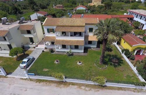 Roda Apartment | Studio Apartment 'Standard 4' with Shared Terrace, Wi-Fi and Air Conditioning