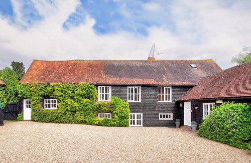 Leigh House | Pass the Keys | Beautiful rural barn