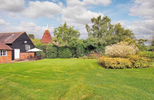 Leigh House | Pass the Keys | Beautiful rural barn