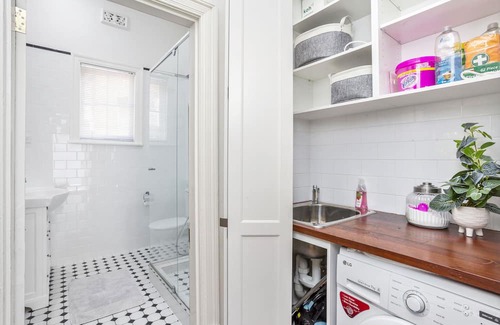 North Perth House | Grand Hyde Park 3 Bedroom Home by WorldWide Welcome