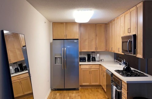Skokie Condo | Cozy 2-bedroom condo in Skokie