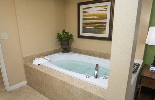 Weston Resort | Luxury one bedroom and one bathroom unit with full amenities