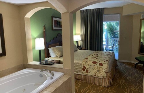 Weston Resort | Luxury one bedroom and one bathroom unit with full amenities