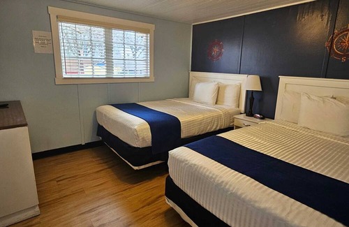 Lakeport Cabin | Cabin with 1 Queen bed & 2 Doubles /Kitchen