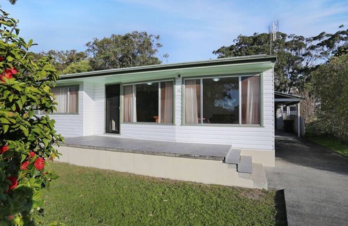Hawks Nest House | Stroll To Bennett's Beach