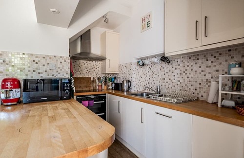 Exeter House | Pass the Keys | Bright and homely in a vibrant area of Exeter