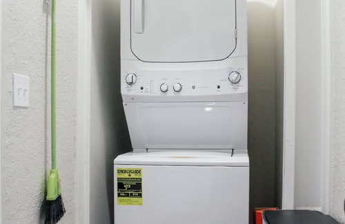 Van Buren House | The Honey House - Walk to Downtown and Train