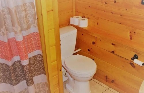 Hickory Hills Cabin | Lux Cabin-5min to SKI SLOPES, BIG game room/Bar, BB Court, HOT TUB, FIRE PIT!