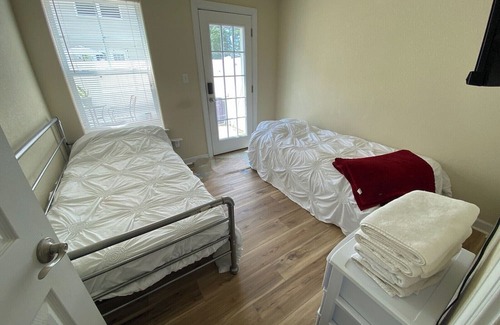 Northeast Virginia Beach Condo | Cozy 2-bedroom condo with AC, WiFi in awesome Virginia Beach, VA.