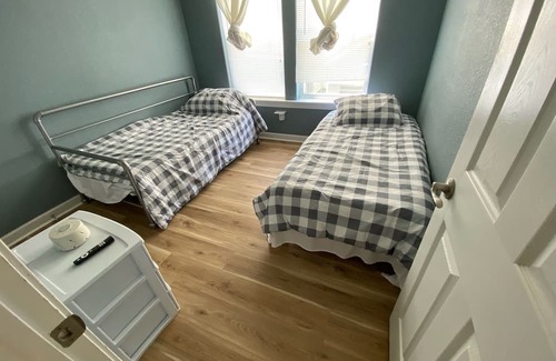 Northeast Virginia Beach Condo | Cozy 2-bedroom condo with AC, WiFi in awesome Virginia Beach, VA.