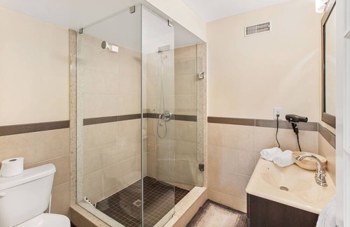 Vaughan Apartment | Cozy 1-BR, with Private Patio.