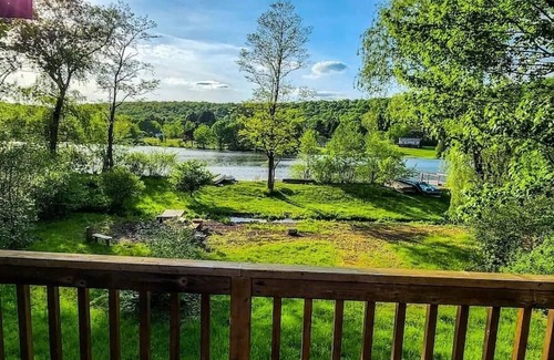 White Haven Cabin | LAKEFRONT w/HOT TUB, FIRE PIT, 5 MIN TO SKI /Sleeps 22/Pet Friendly